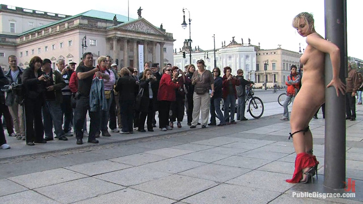 欧美男主户外调教私奴母畜