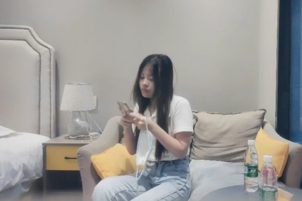 约 炮 20岁小嫩芽女 慢慢调教 慢慢开发  最后一顿爆裂 抽 插 淫 叫不断