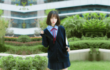 出租房与翘臀白嫩漂亮小女友打 炮后推式娇喘呻吟说鸡鸡好大没控制住内 射了B里打进好多气像放屁一样响美女不好意思了