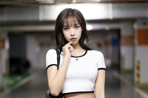 泡良大神新作漂亮良家小少妇娇躯横卧在前